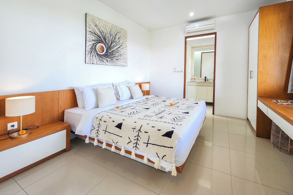 3 bedrooms, desk, free WiFi, bed sheets