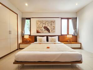 Escritorio, wifi gratis y ropa de cama 