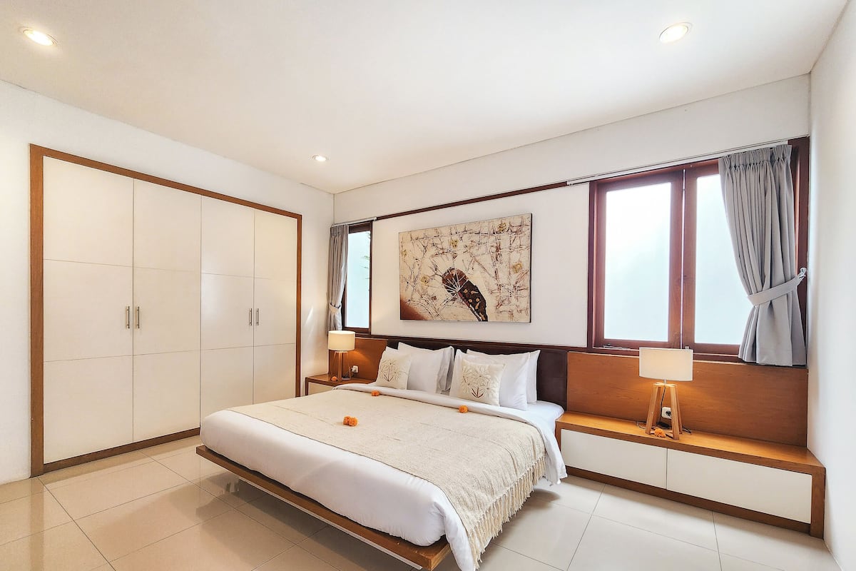 3 bedrooms, desk, free WiFi, bed sheets