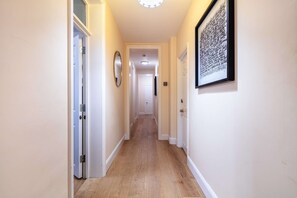 Interior - Stylish 3BR 2BA in Mayfair by Hyde Park (London)