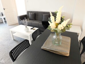 TV, offices - 4 Bedroom, Newly Refurbished Home in East Kilbride (East Kilbride)