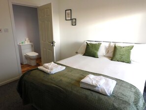 4 bedrooms, iron/ironing board, WiFi, bed sheets - 4 Bedroom, Newly Refurbished Home in East Kilbride (East Kilbride)