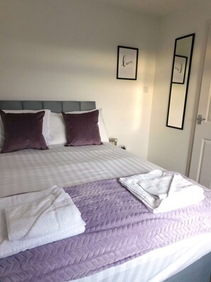 4 chambres, fer et planche à repasser, Wi-Fi, draps fournis