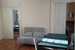 Interior - Puntoxenia aragonese towers (Napoli)