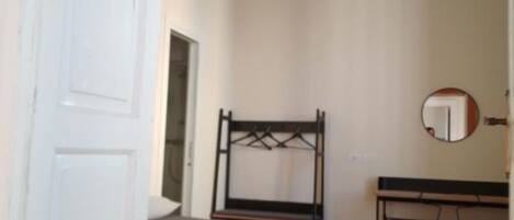 2 bedrooms, travel cot, WiFi