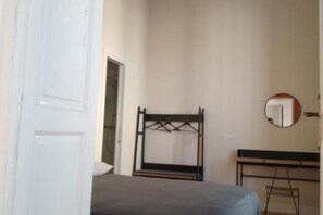 2 bedrooms, travel crib, WiFi - Puntoxenia aragonese towers (Napoli)