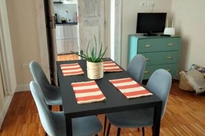 Dining - Puntoxenia aragonese towers (Napoli)