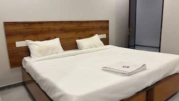 Deluxe Double Room, City View | Free WiFi, bed sheets