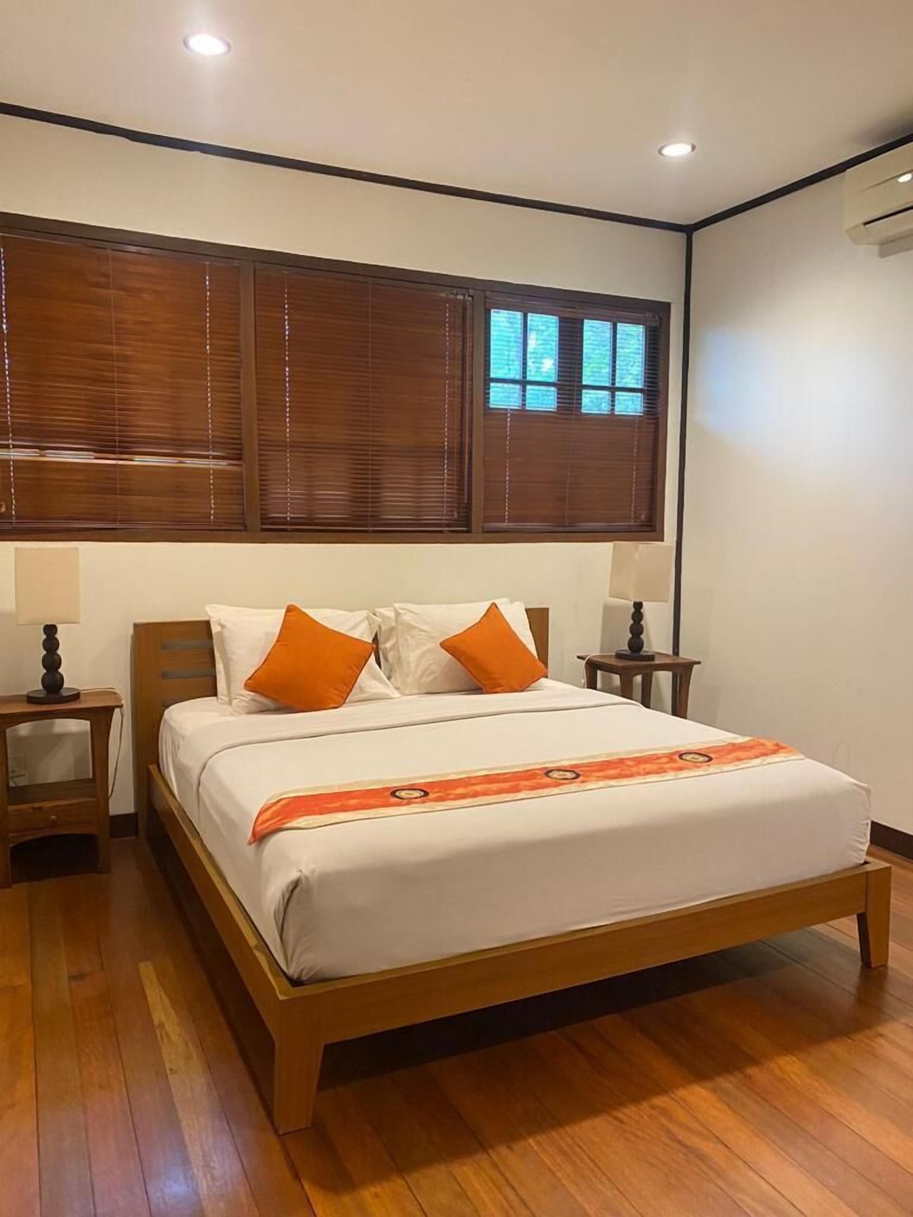 3 habitaciones, escritorio y cortinas blackout 