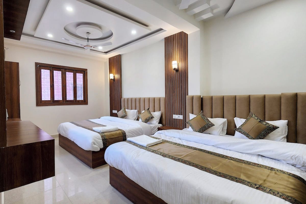 Deluxe Quadruple Room, City View