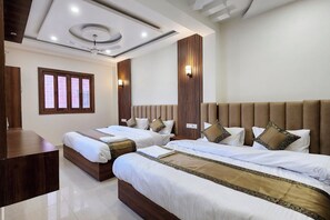 Deluxe Quadruple Room, City View | Free WiFi - Baba Town Homestay (Varanasi)