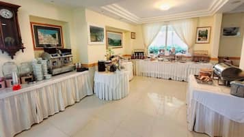 Petit déjeuner buffet compris tous les jours