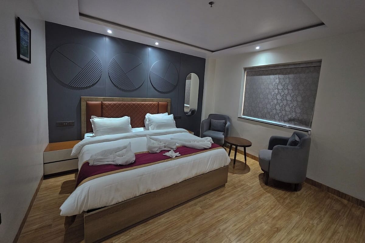 Egyptian cotton sheets, premium bedding, laptop workspace, soundproofing