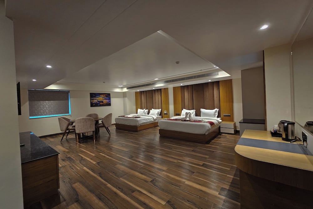 HOTEL ELARA