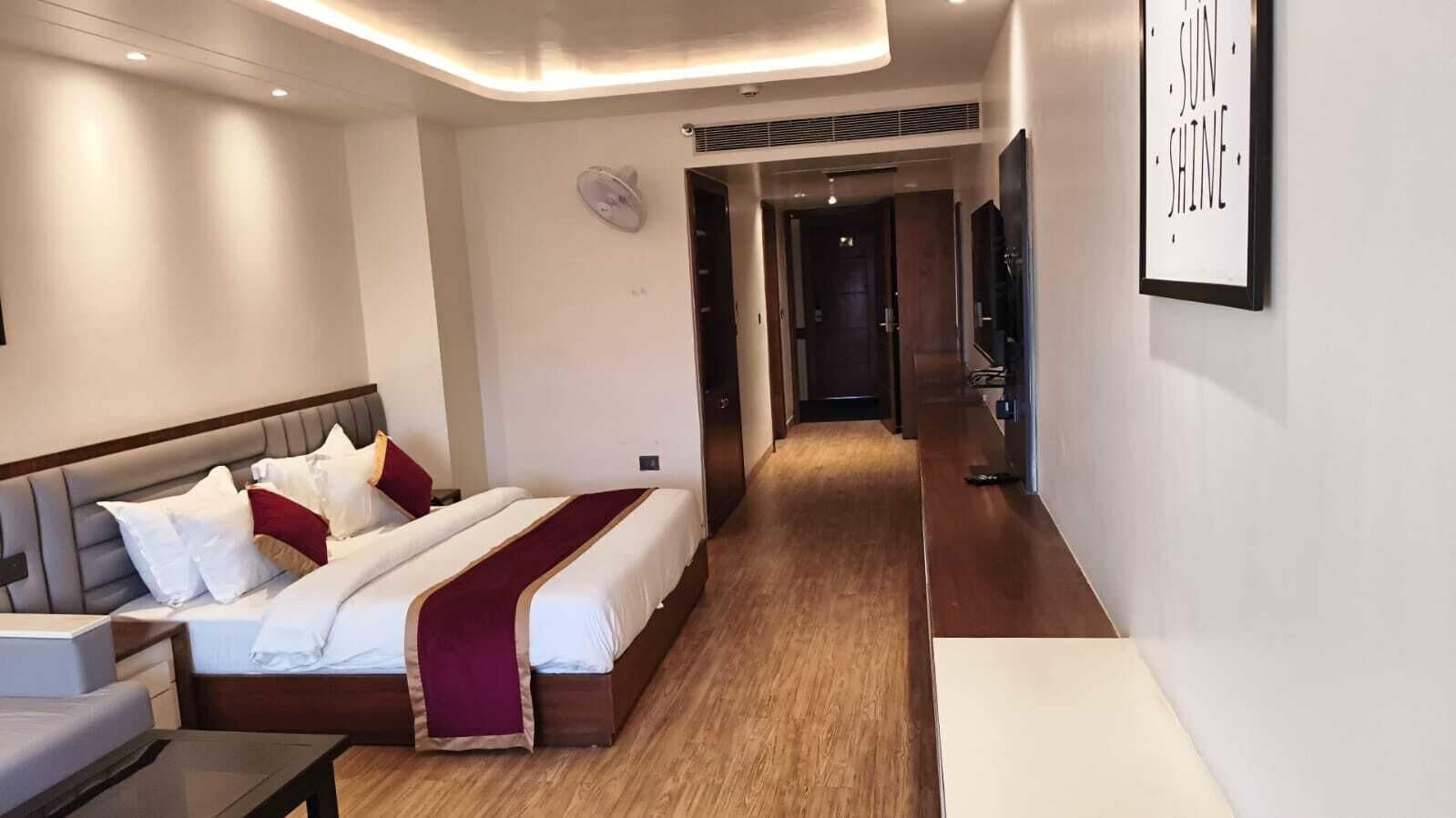 Executive Studio Suite | Egyptian cotton sheets, premium bedding, laptop workspace, soundproofing