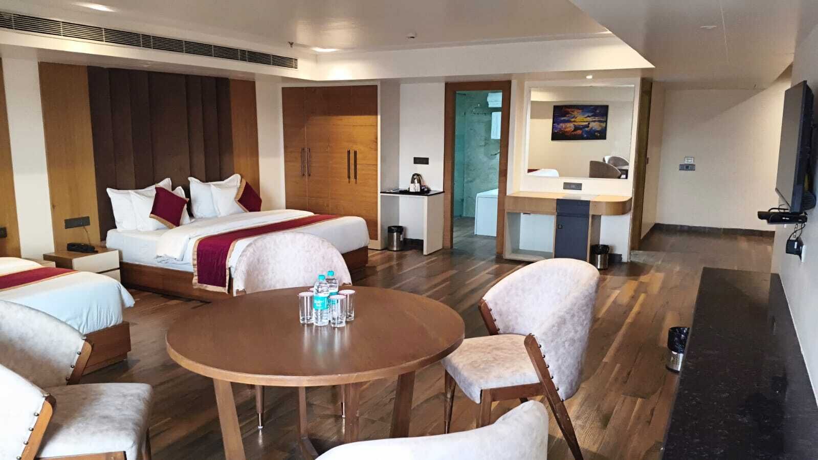 Presidential Suite | Egyptian cotton sheets, premium bedding, laptop workspace, soundproofing