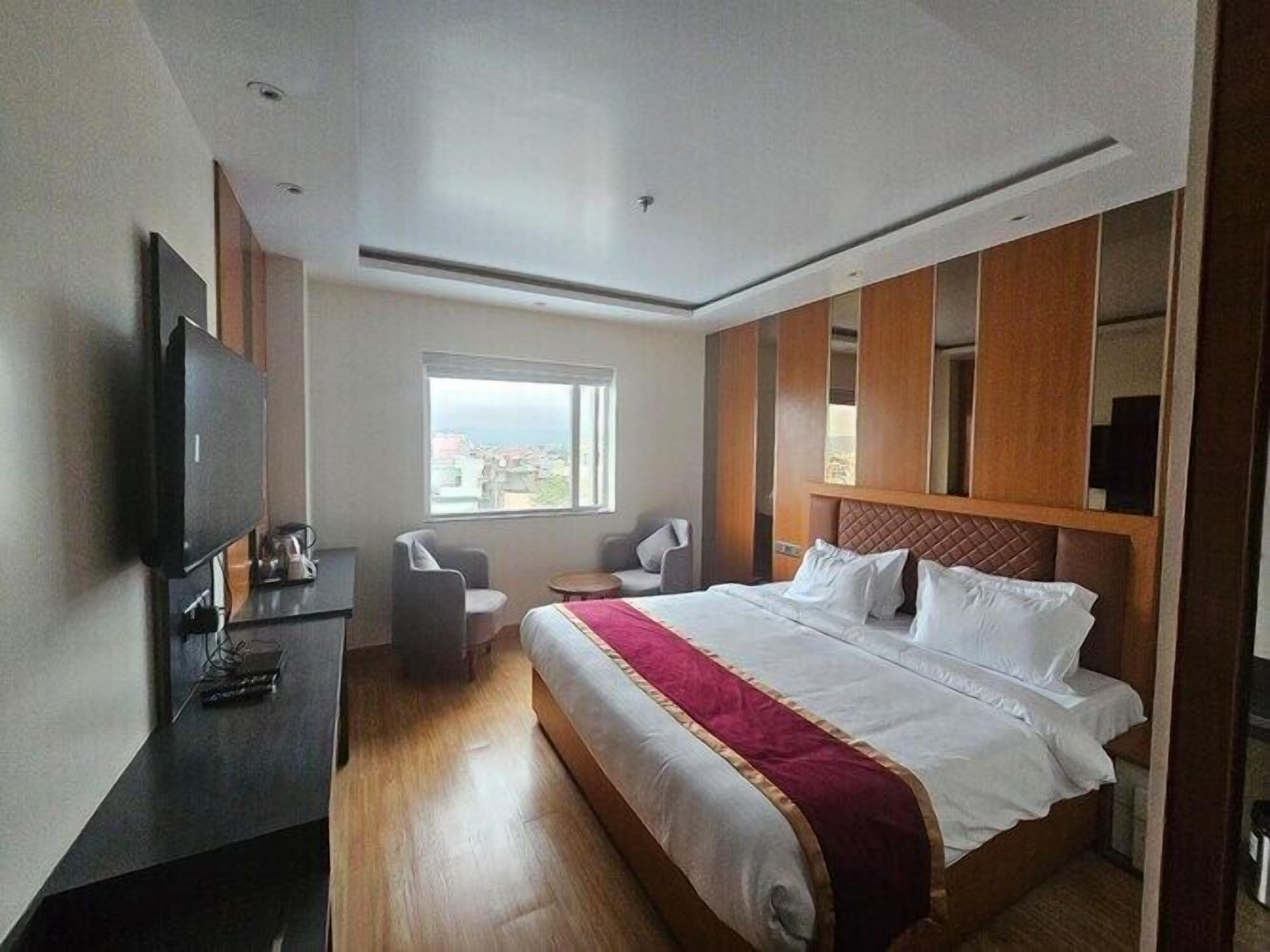 Deluxe Room, 1 Bedroom | Egyptian cotton sheets, premium bedding, laptop workspace, soundproofing