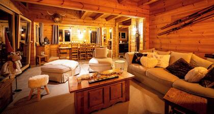 FAMILY CHALET AT LA JOUE DU LOUP, 50M FROM THE SLOPES FOR 14 PEOPLE