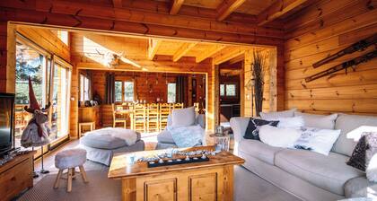 CHALET DE FAMILLE A LA JOUE DU LOUP, 50M DES PISTES POUR 14 PERSONNES