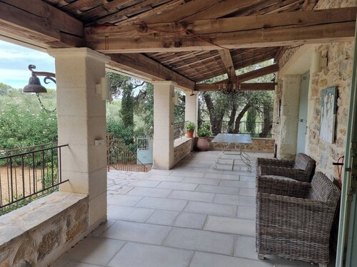 Villa privée à Montaud : Élégance et Tranquillité