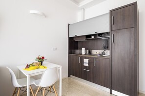 Apartamento, balcón | Servicio de comidas en la habitación