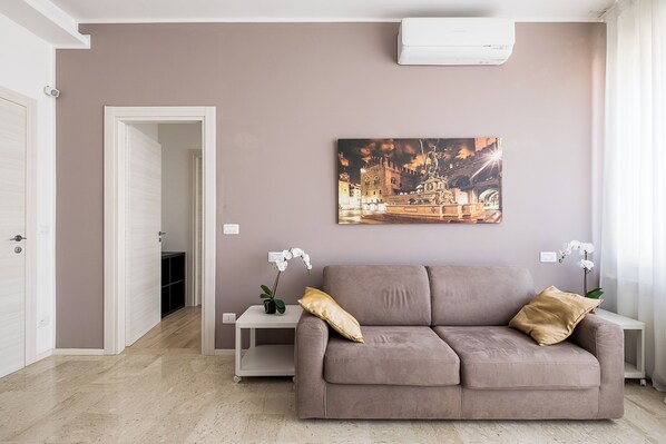 Departamento, balcón | Área de sala de estar | Televisión de 35 pulgadas con canales digitales 