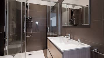 Appartement, balcon | Salle de bain | Bidet