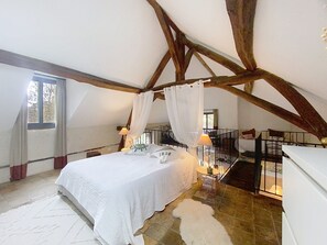 2 室のベッドルーム、アイロン / アイロン台、WiFi (無料)