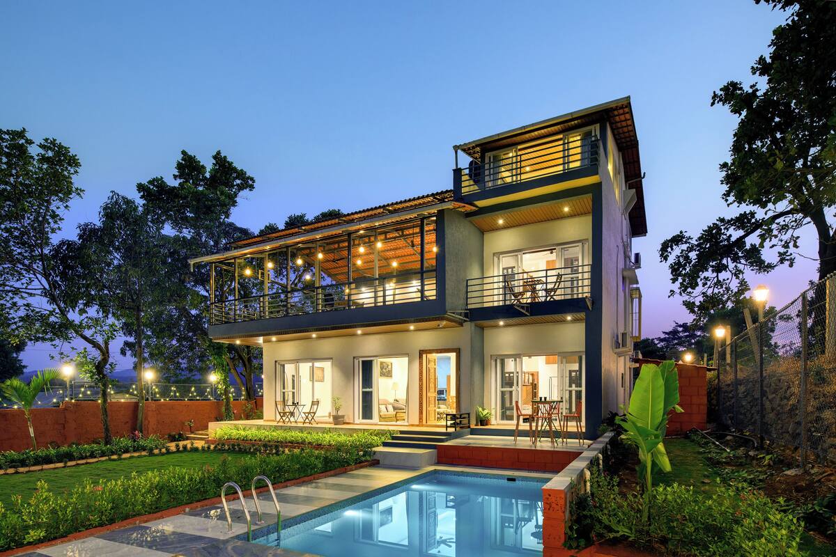 Luxury Room | Private kitchen | Oven, cookware/dishes/utensils