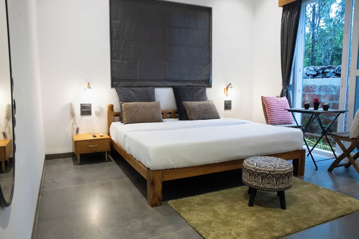 Deluxe Room, Balcony, Garden View | 1 bedroom, free WiFi