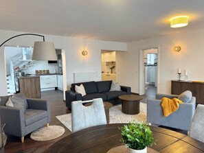 TV, fireplace - Sea view apartment with fireplace (Sassnitz)