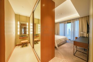 Appartement Deluxe, cuisinette, vue sur la ville | 3 chambres, fer et planche à repasser, accès au Wi-Fi (inclus)