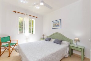 2 bedrooms, free WiFi, bed sheets - Lovely 2 bed apartment 8 mins walk to turquoise sea and golden sand beach  (Son Parc)