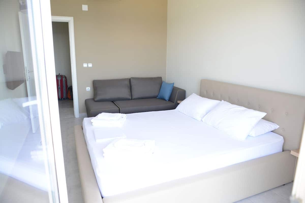 1 bedroom, blackout curtains, soundproofing, iron/ironing board