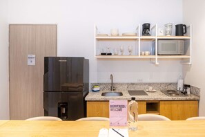 Fridge, microwave, stovetop, coffee/tea maker