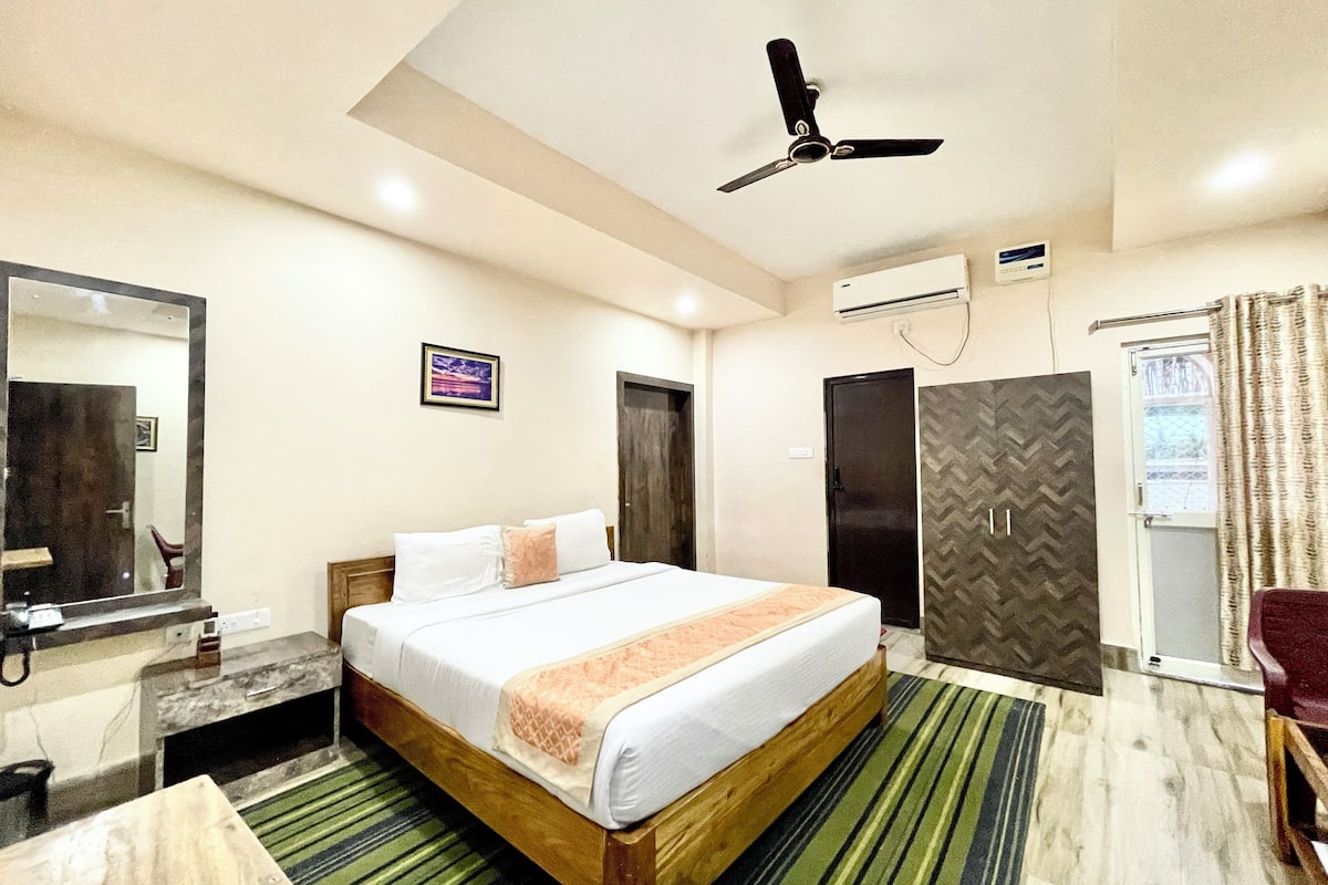Deluxe Double Room | Desk, laptop workspace, free WiFi, bed sheets