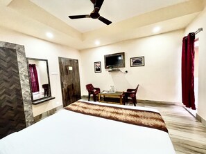 Desk, laptop workspace, free WiFi, bed sheets