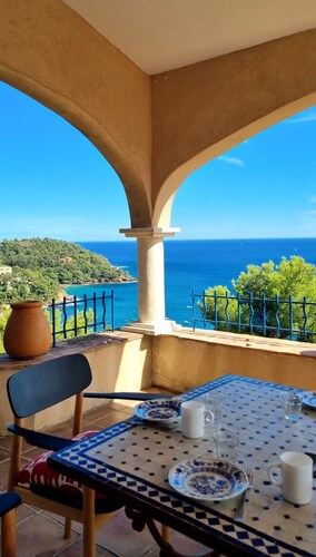 Côte d’Azur: Charming Holiday Home in Le Rayol with Breathtaking Views