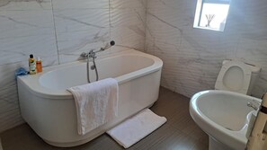 Bathroom - Gletwyn House Retreat in Harare (Harare)