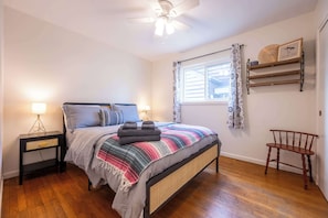 3 bedrooms, iron/ironing board, WiFi, bed sheets - Charming Cottage Home | Ping Pong • Natural Light! (Indianapolis)