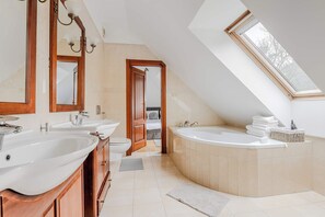 Shower, hair dryer, towels - Lumina amazing house in Warsaw (Warszawa BIG)