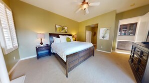 3 habitaciones, escritorio y tabla de planchar con plancha 