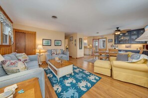 TV, books, offices - Beachy Keen: Steps to Sand, Miles from Stress (Avalon)
