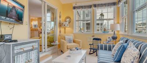 TV, bøker og kontorer