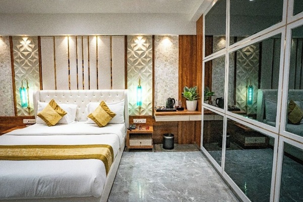 Suite Room with Bathtub | WiFi (free), bed sheets