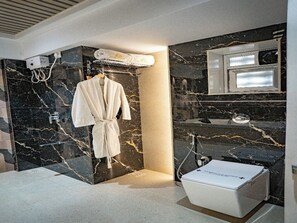 Suite Room with Bathtub | Bathroom | Free toiletries, toilet paper - Hotel Spencer- Kharghar Navi Mumbai (Panvel)