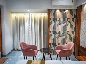 Suite Room with Bathtub