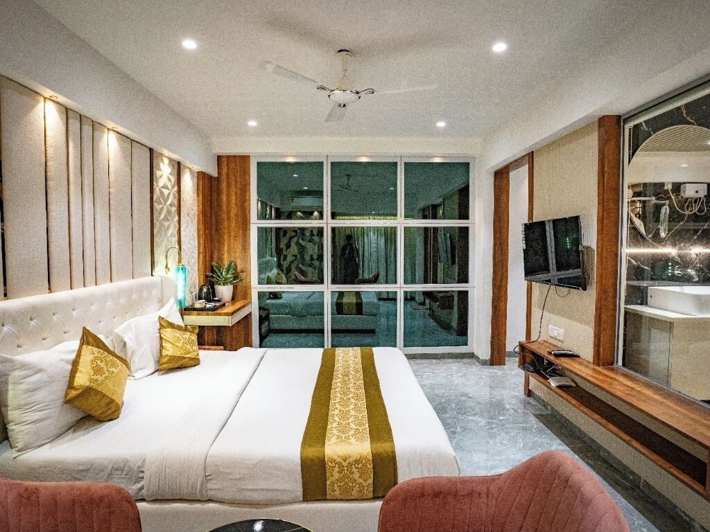 Suite Room with Bathtub | Free WiFi, bed sheets