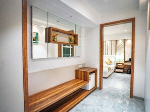 Suite Room with Bathtub - Hotel Spencer- Kharghar Navi Mumbai (Panvel)