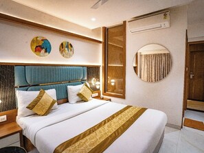 Super Deluxe Room | Free WiFi, bed sheets - Hotel Spencer- Kharghar Navi Mumbai (Panvel)